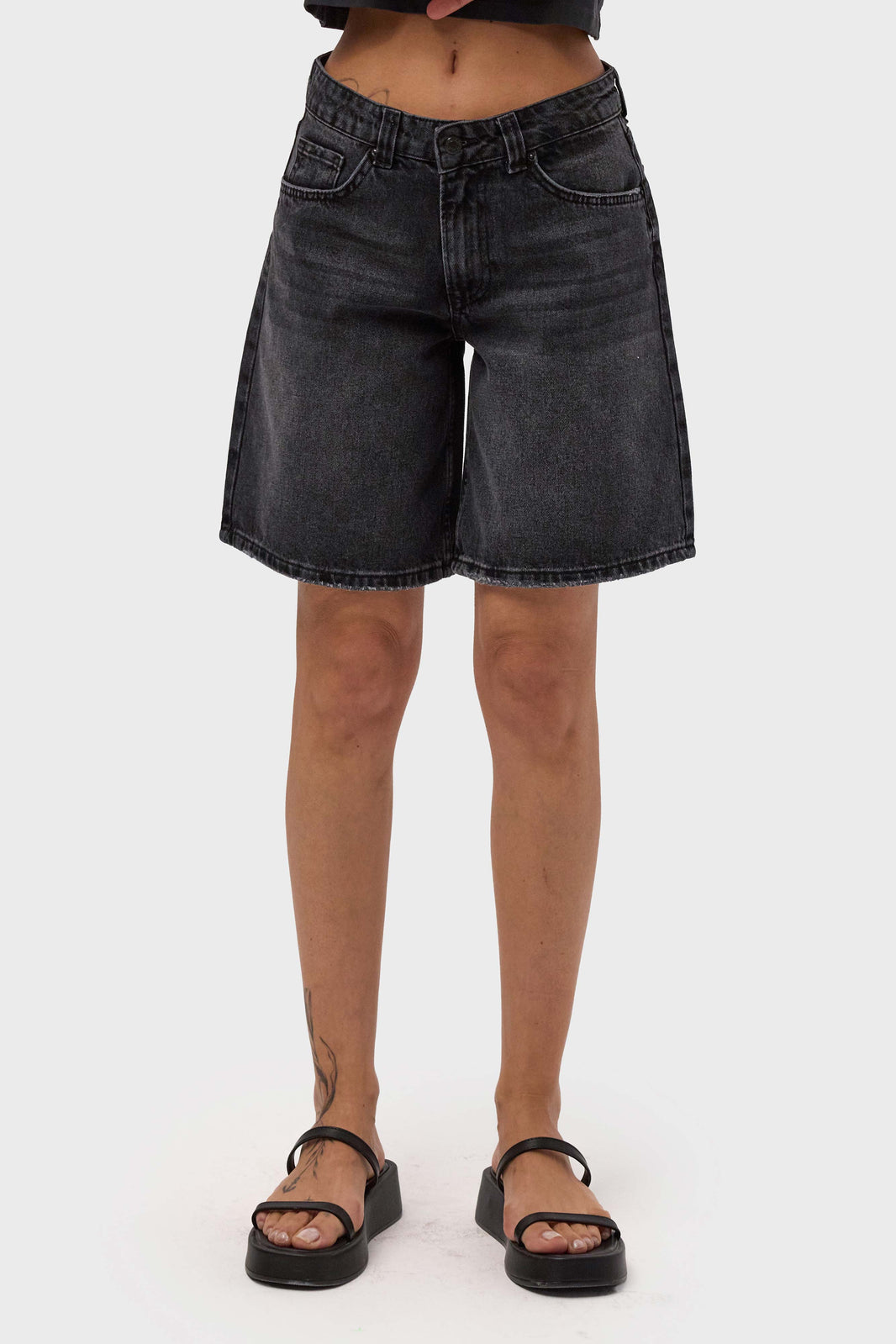 BAGGY MINI DENIM SHORT - SOFT BLACK