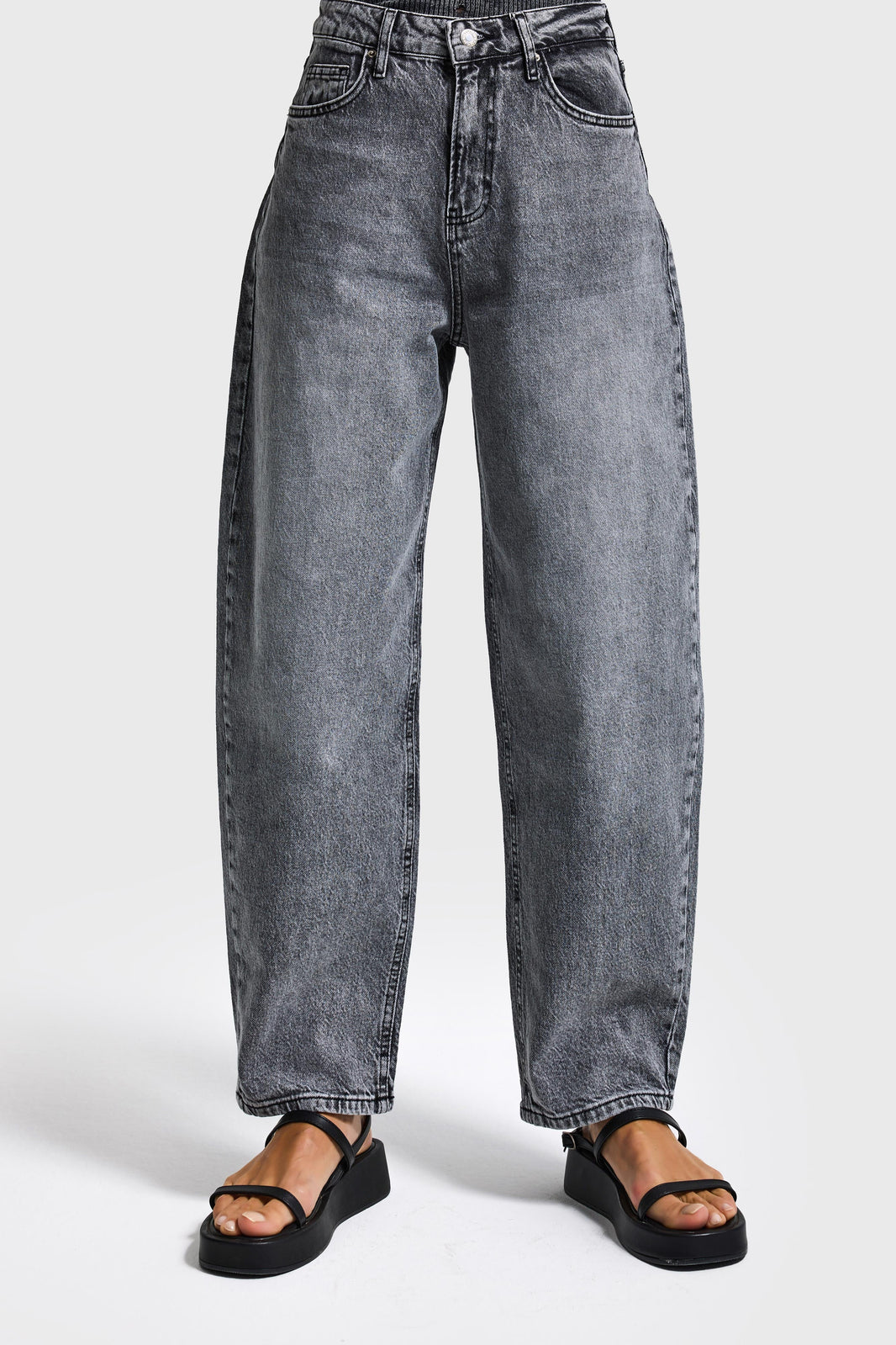 BARREL LOOSE MID RISE JEANS