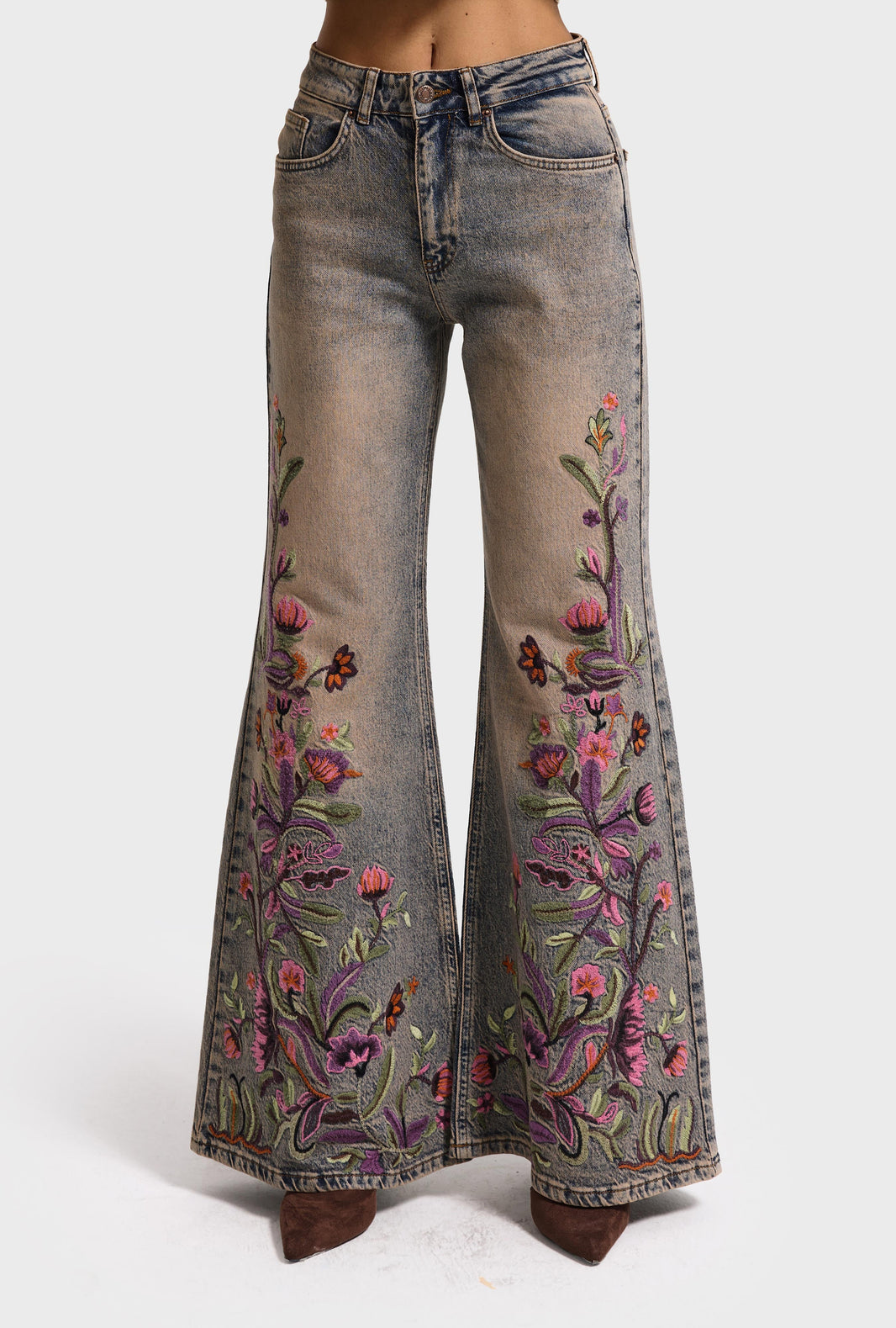 EMBROIDERY FLARE MID RISE JEANS