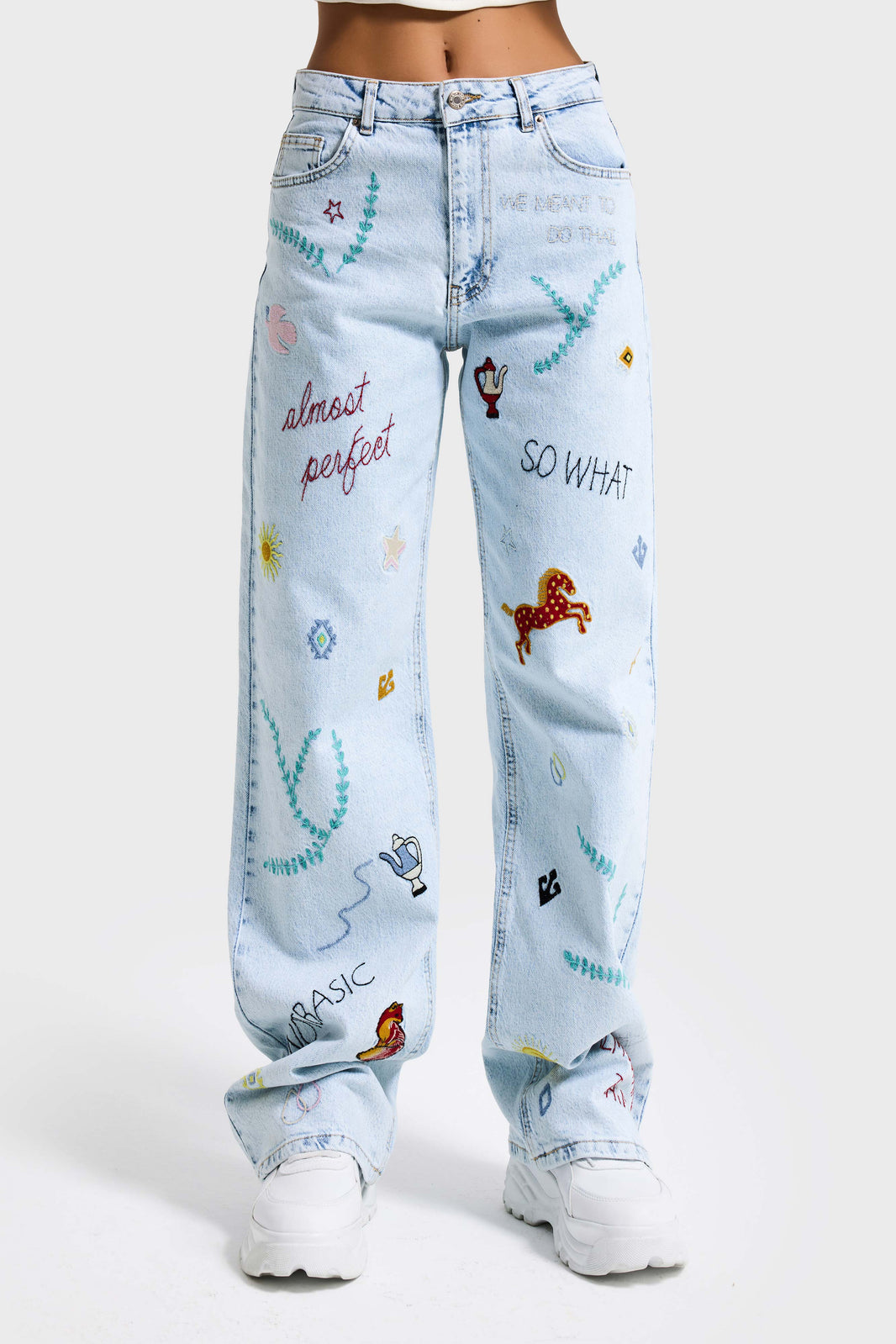STRAIGHT MID RISE JEANS