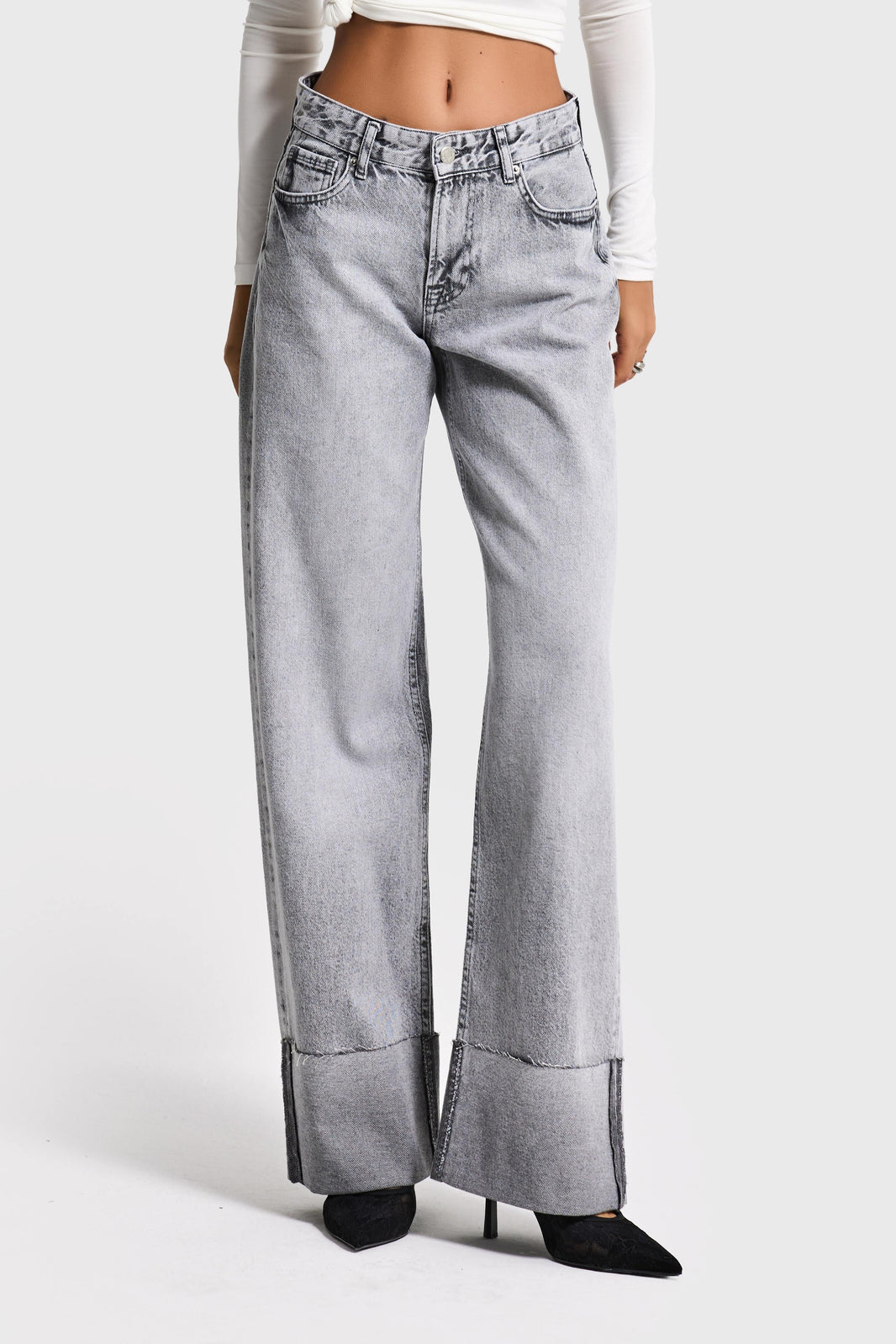 STRAIGHT MID RISE JEANS - LIGHT GRAY