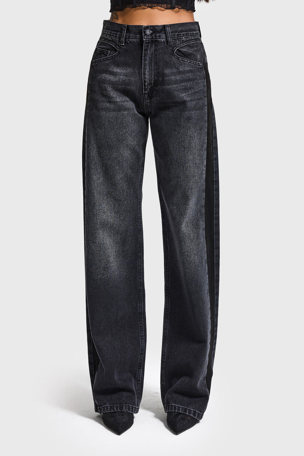 LOOSE HIGH RISE JEANS