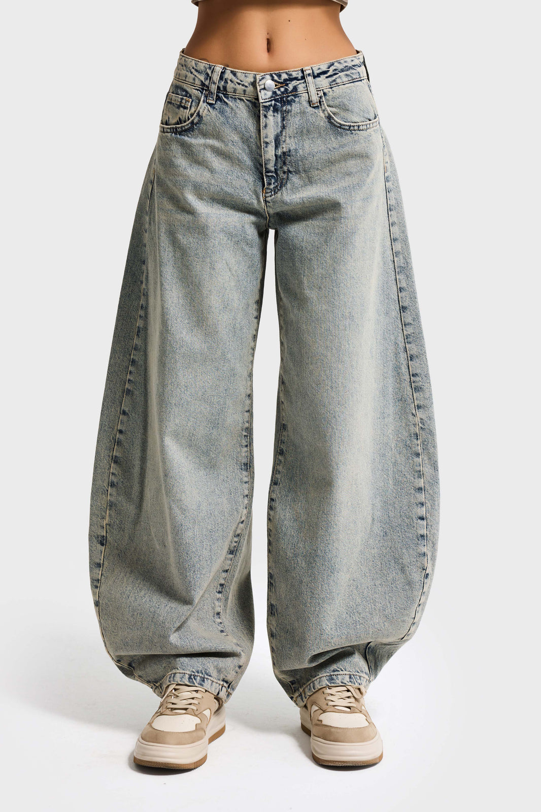 MEGA BALLOON MID RISE JEANS - BLEACHED