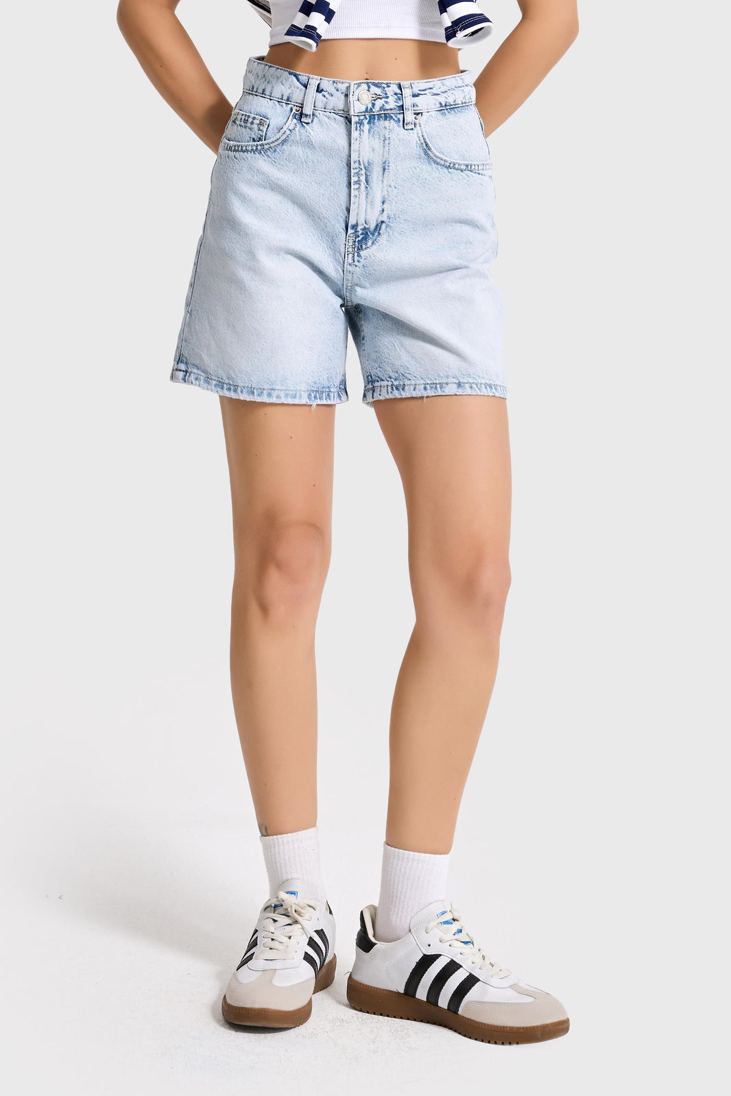 MINI DENIM SHORT - BLEACHED