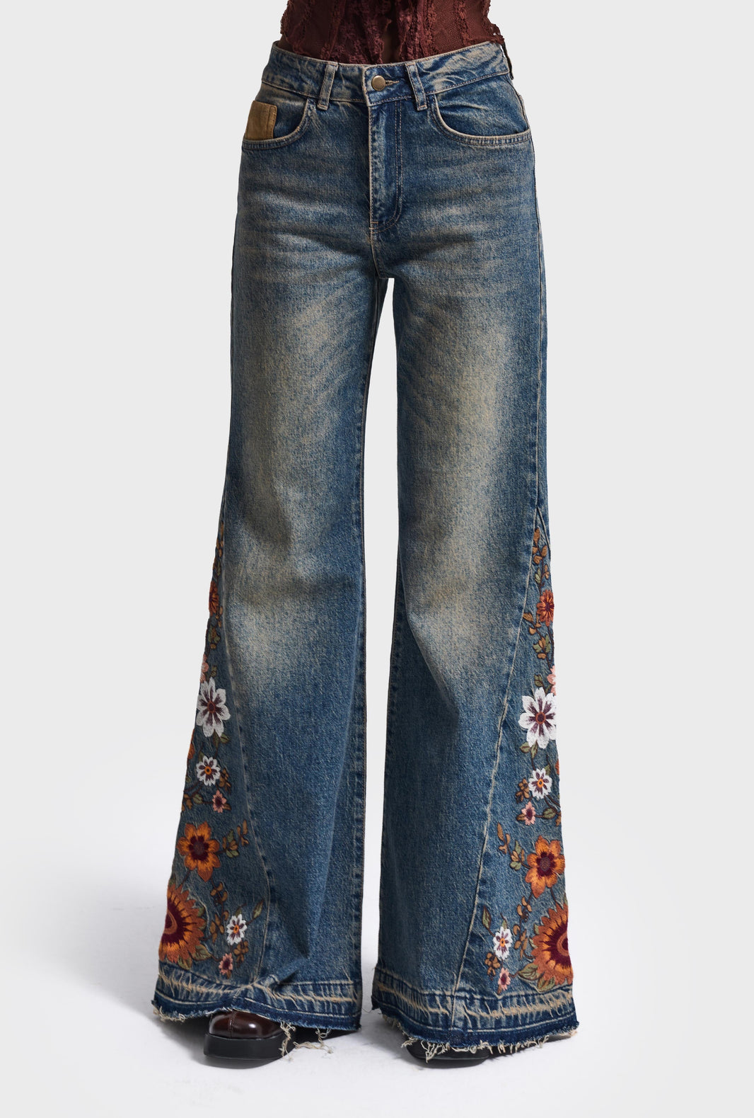 EMBROIDERY FLARE MID RISE JEANS