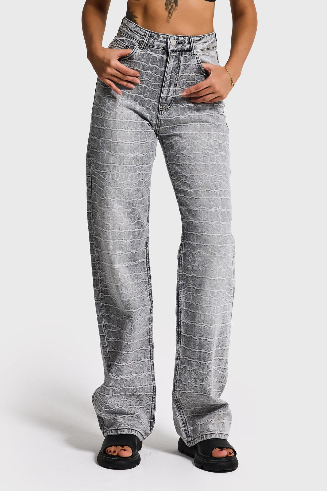 STRAIGHT MID RISE JEANS