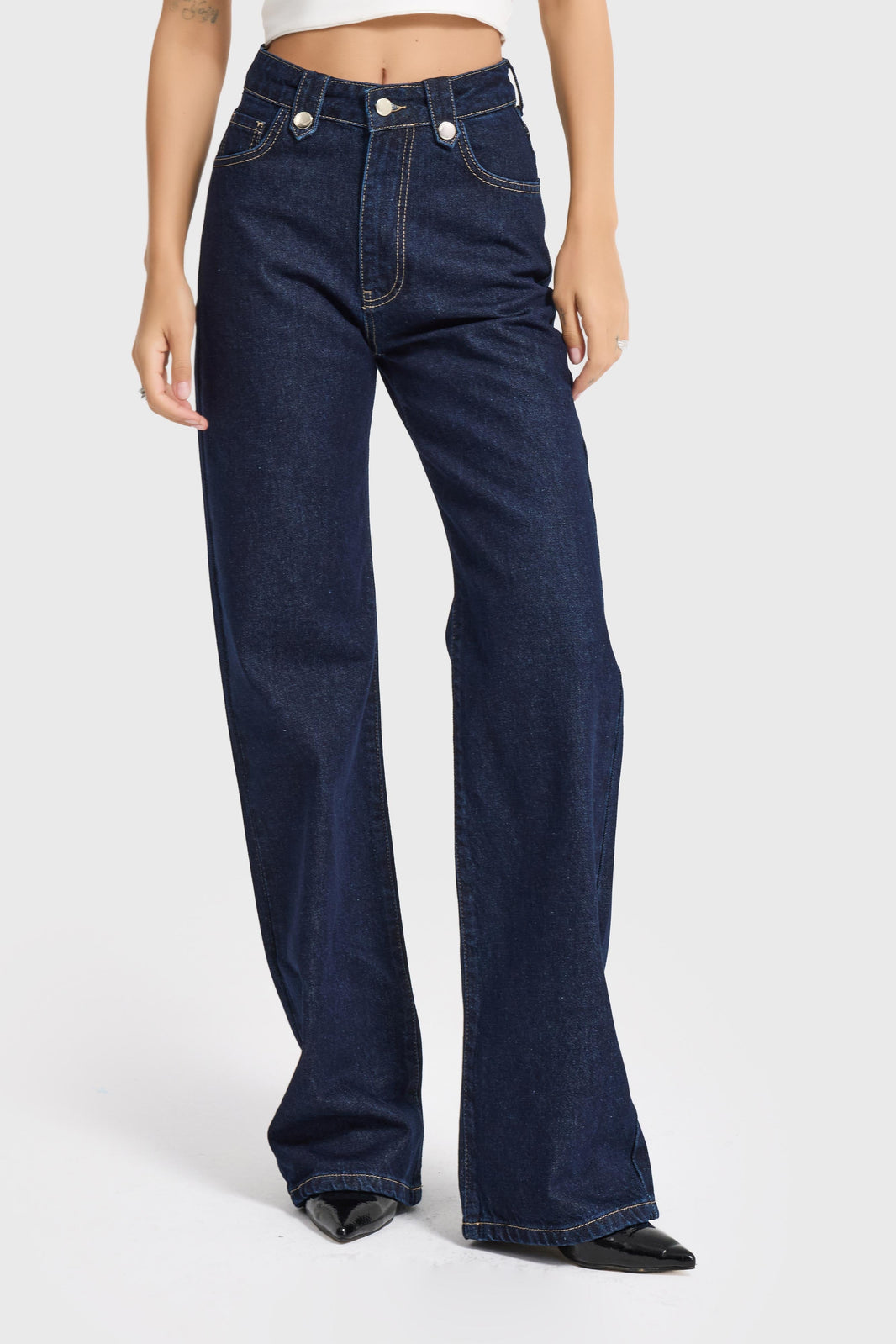 STRAIGHT MID RISE JEANS