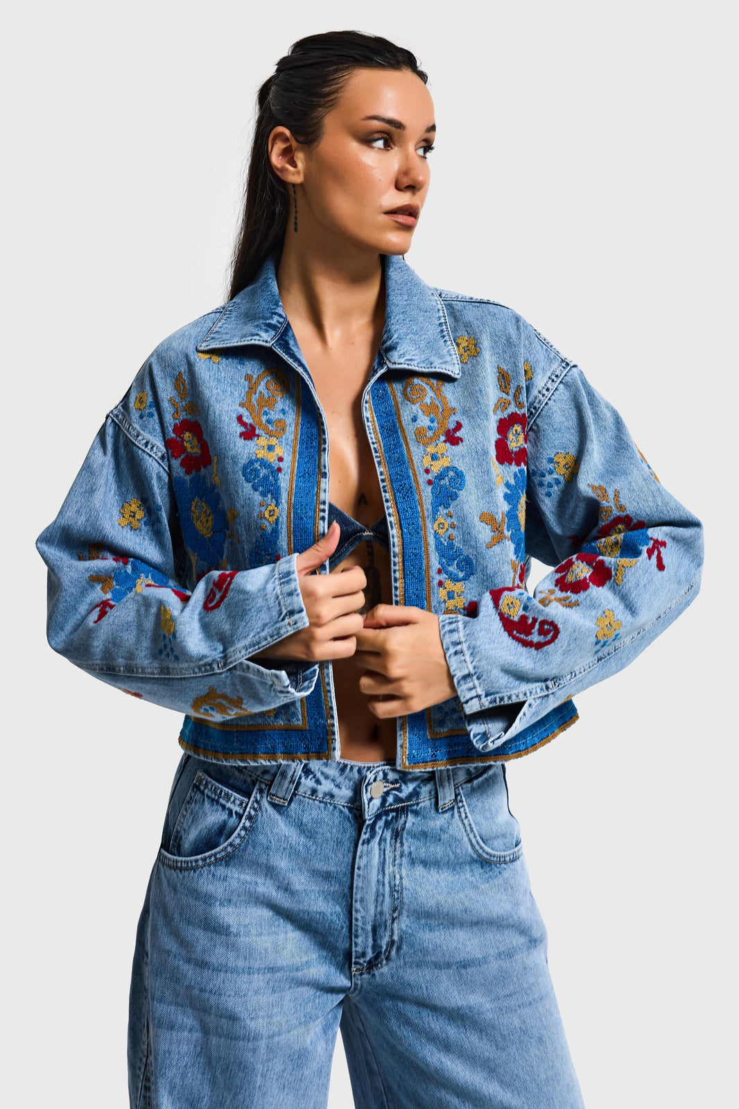 EMBROIDERY CROPPED DENIM JACKET