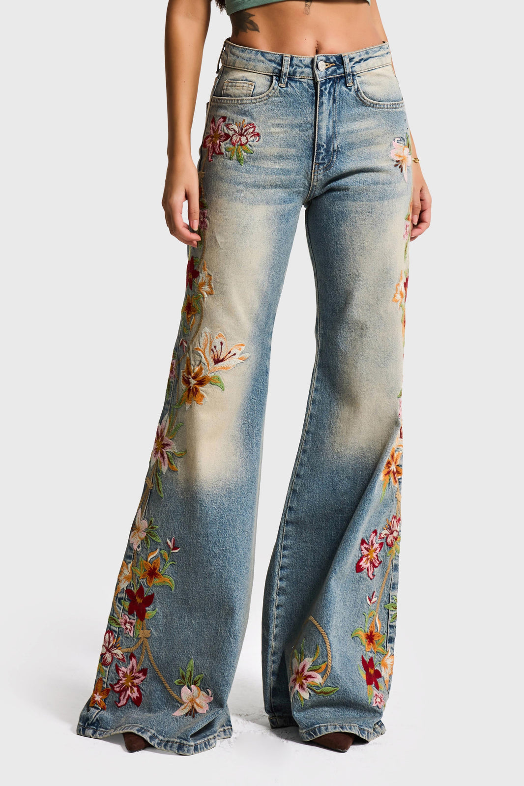 EMBROIDERY FLARE MID RISE JEANS