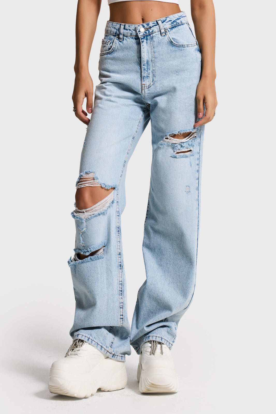 RIPPED STRAIGHT MID RISE JEANS